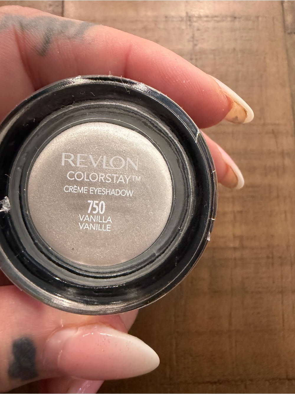 Revlon ColorStay Cream Eyeshadow 750 Vanilla Shimmer Built-In Brush Single